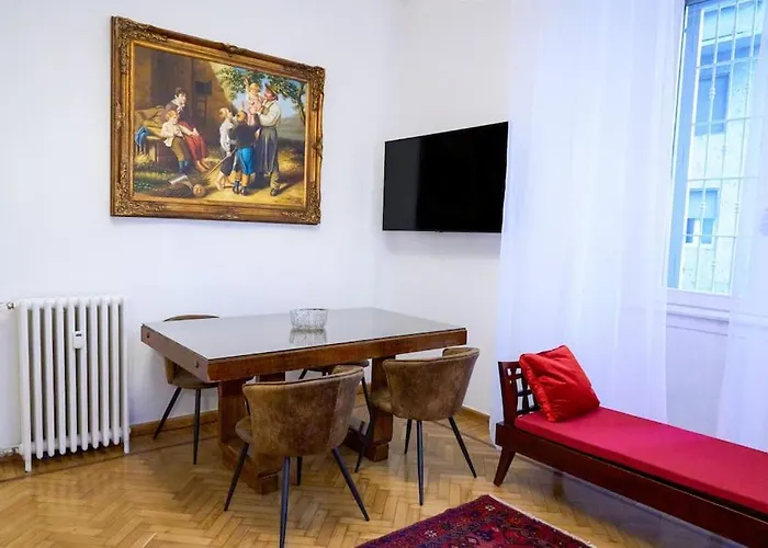 Citylife Brand New Luxury Art Apartment